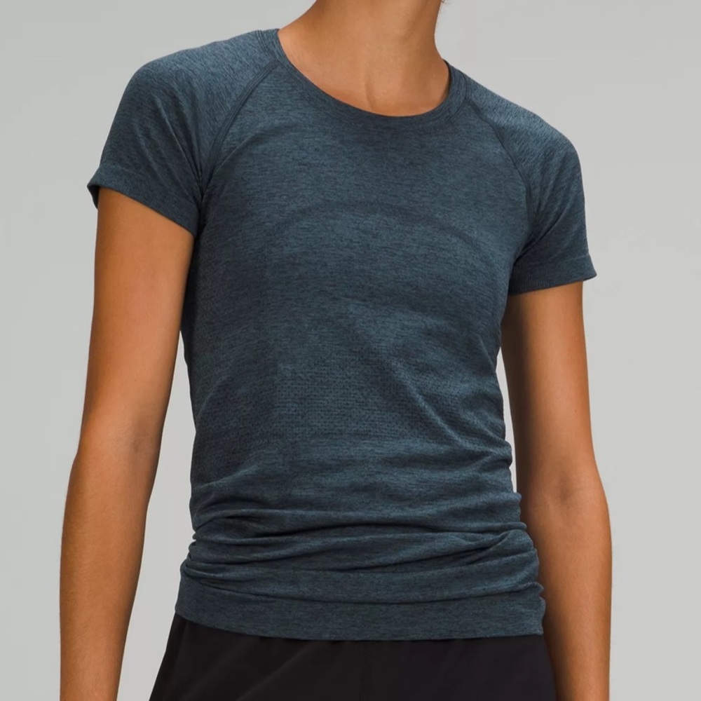 2.0 short sleeve swiftly tech, color true navy/iron, size 8